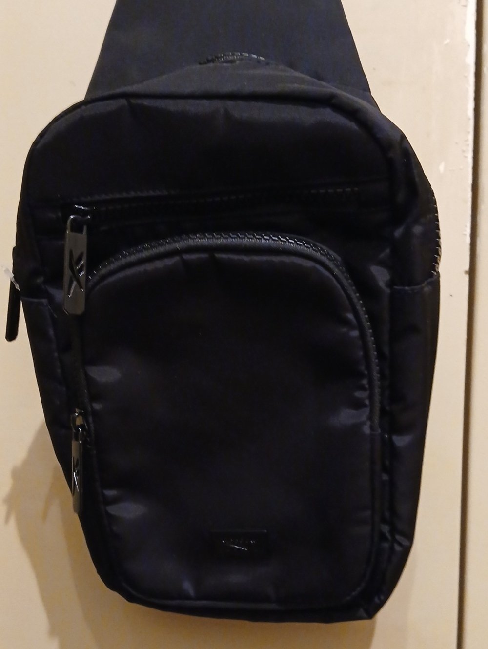 NWT Reebok Black Crossbody Sling Bag - Unisex